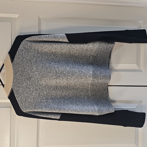 NWT Sweet Romeo Colorblock Crew Neck Pullover Sweater Large - Picture 9 of 15
